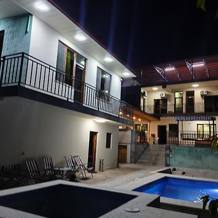Apex Rest House Of 10 Rooms And Pool Yerevan Exterior photo