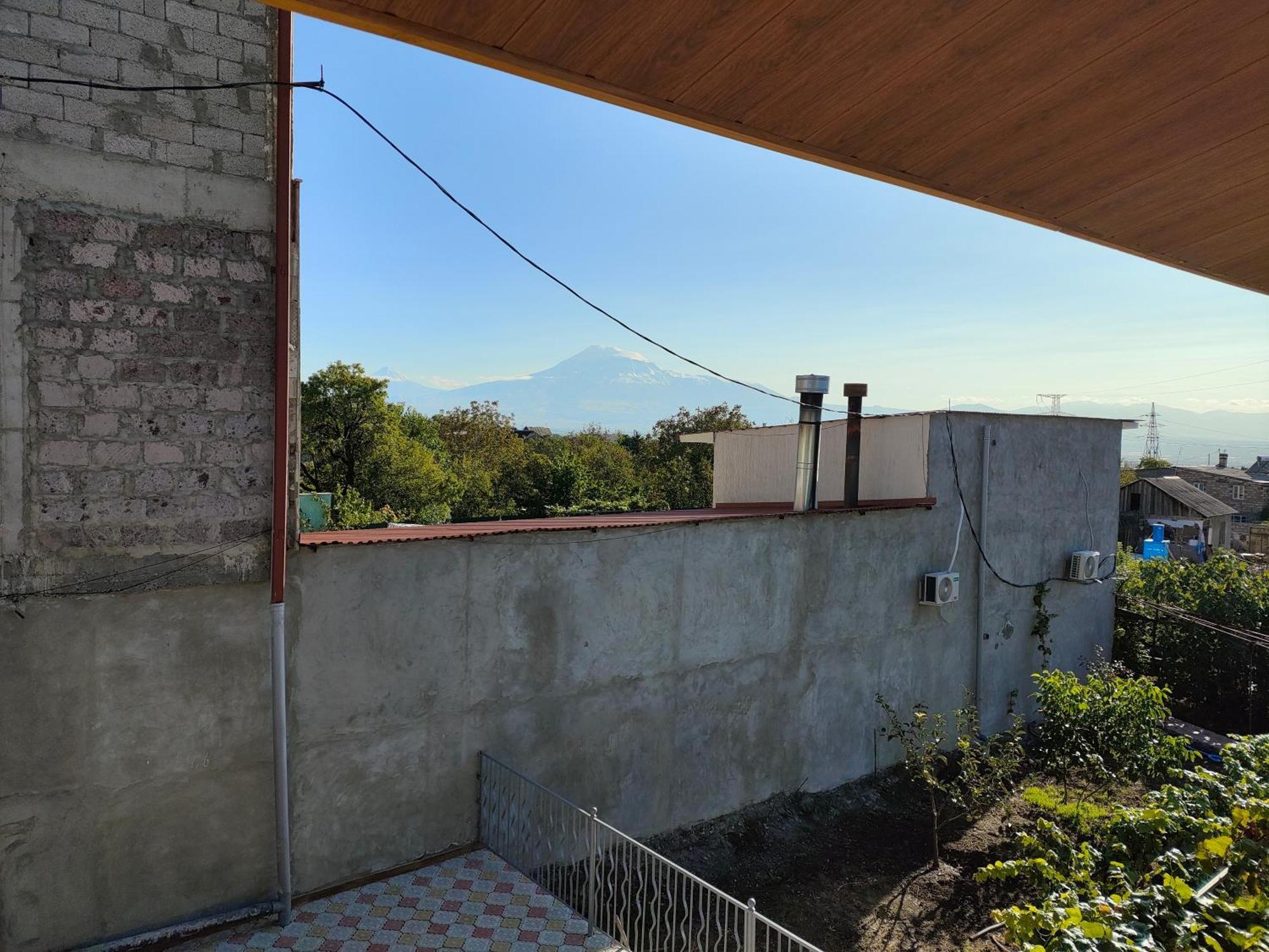 Apex Rest House Of 10 Rooms And Pool Yerevan Exterior photo