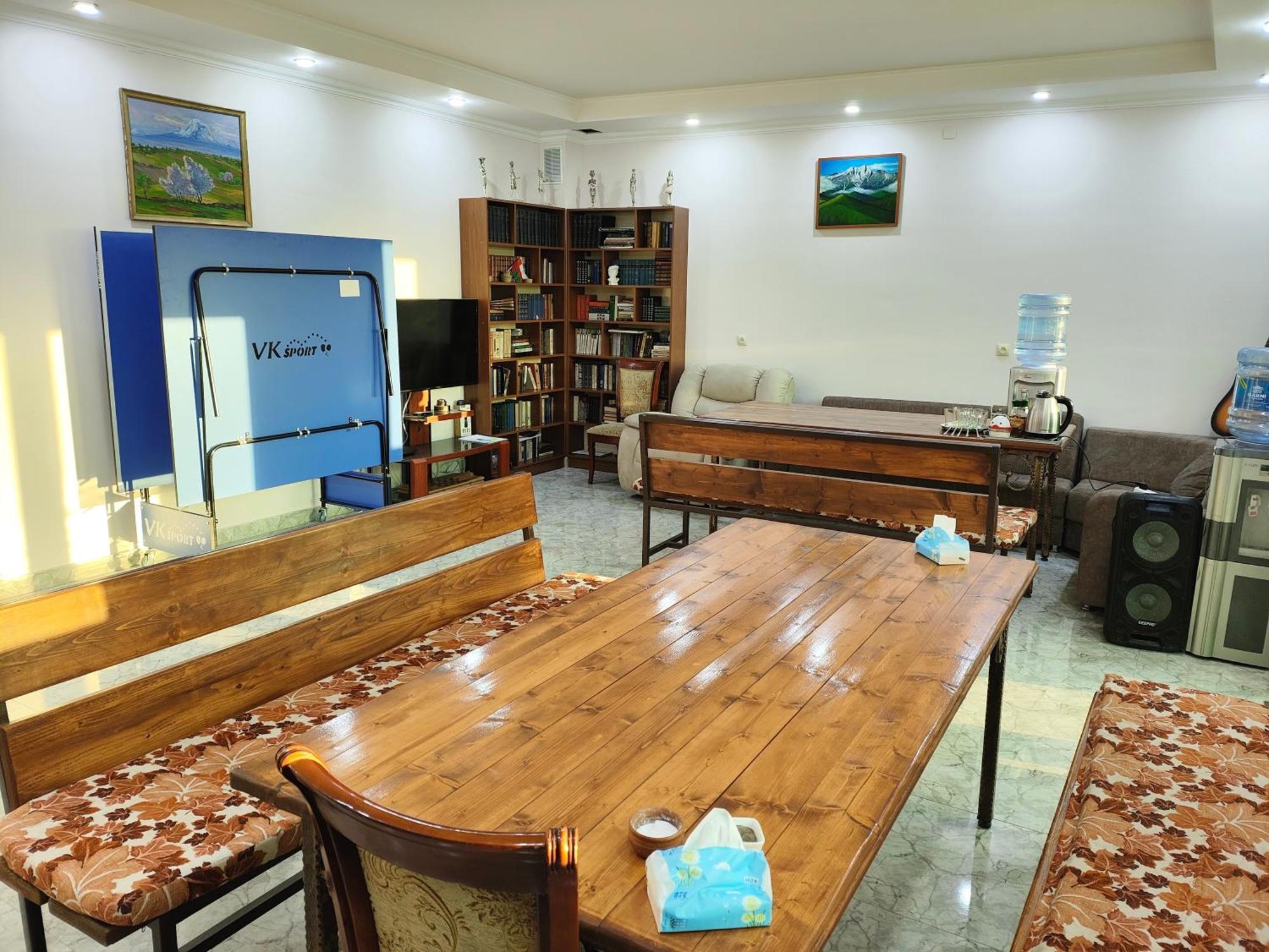 Apex Rest House Of 10 Rooms And Pool Yerevan Exterior photo