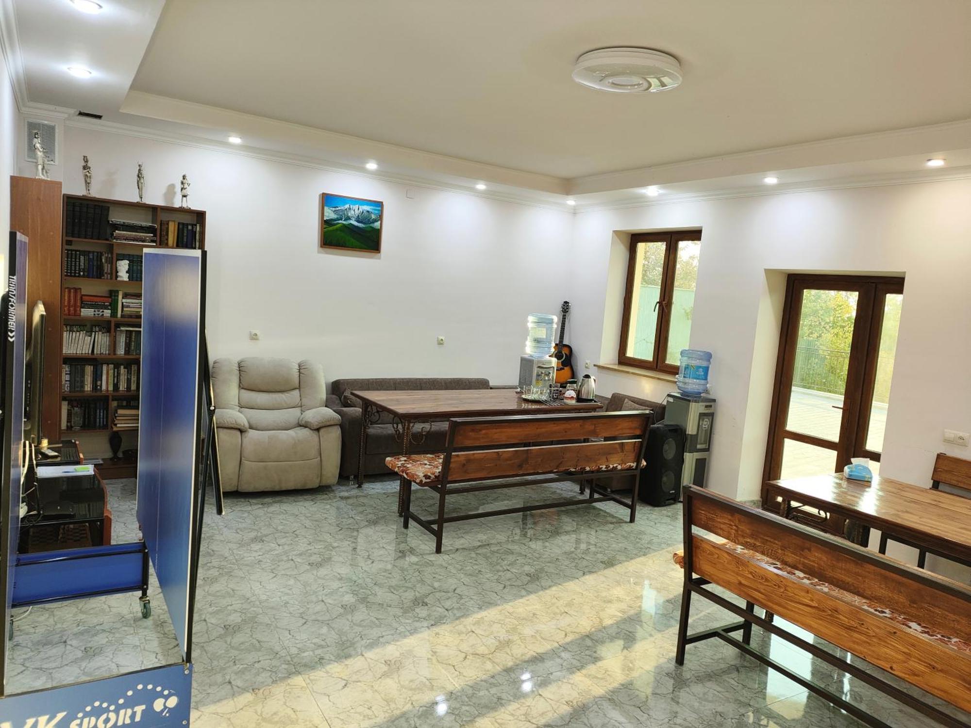 Apex Rest House Of 10 Rooms And Pool Yerevan Exterior photo