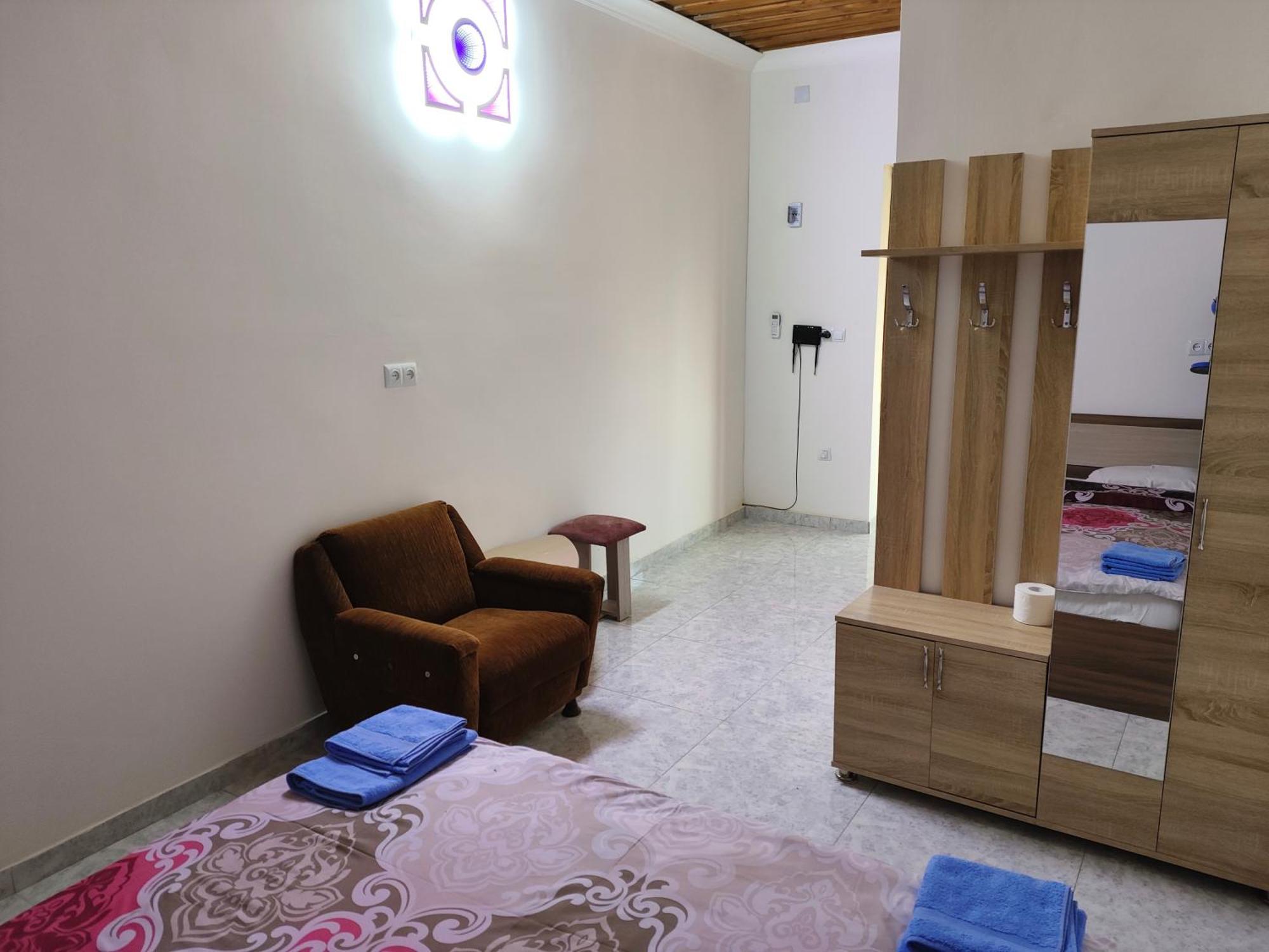 Apex Rest House Of 10 Rooms And Pool Yerevan Exterior photo