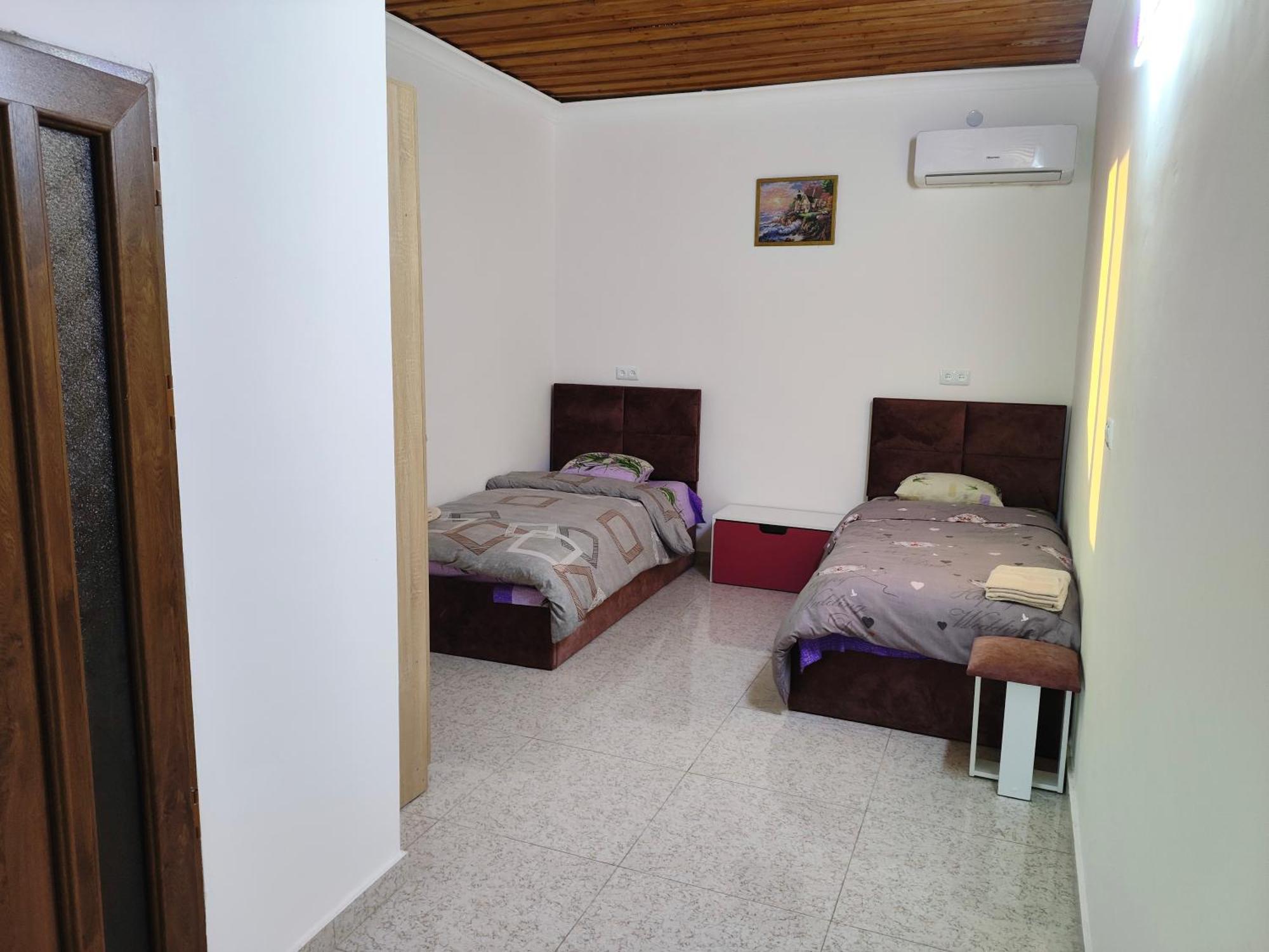 Apex Rest House Of 10 Rooms And Pool Yerevan Exterior photo