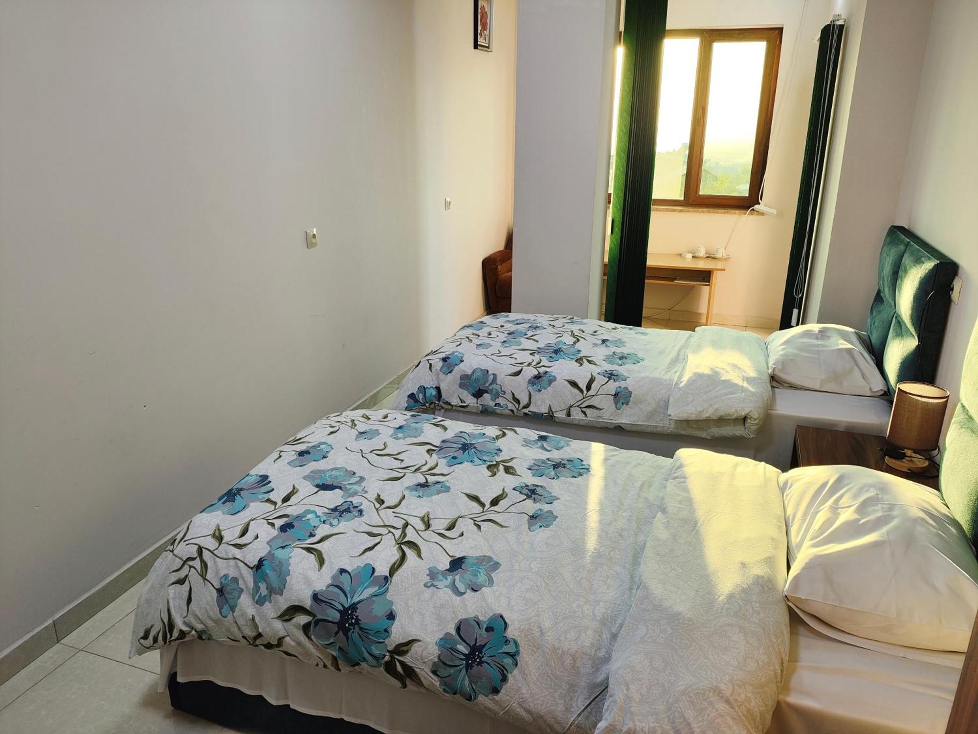 Apex Rest House Of 10 Rooms And Pool Yerevan Exterior photo