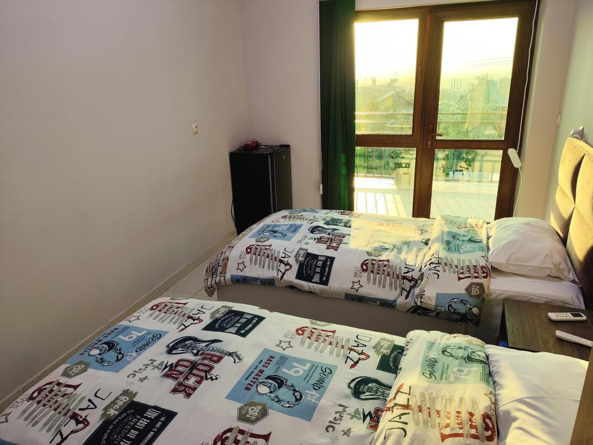 Apex Rest House Of 10 Rooms And Pool Yerevan Exterior photo
