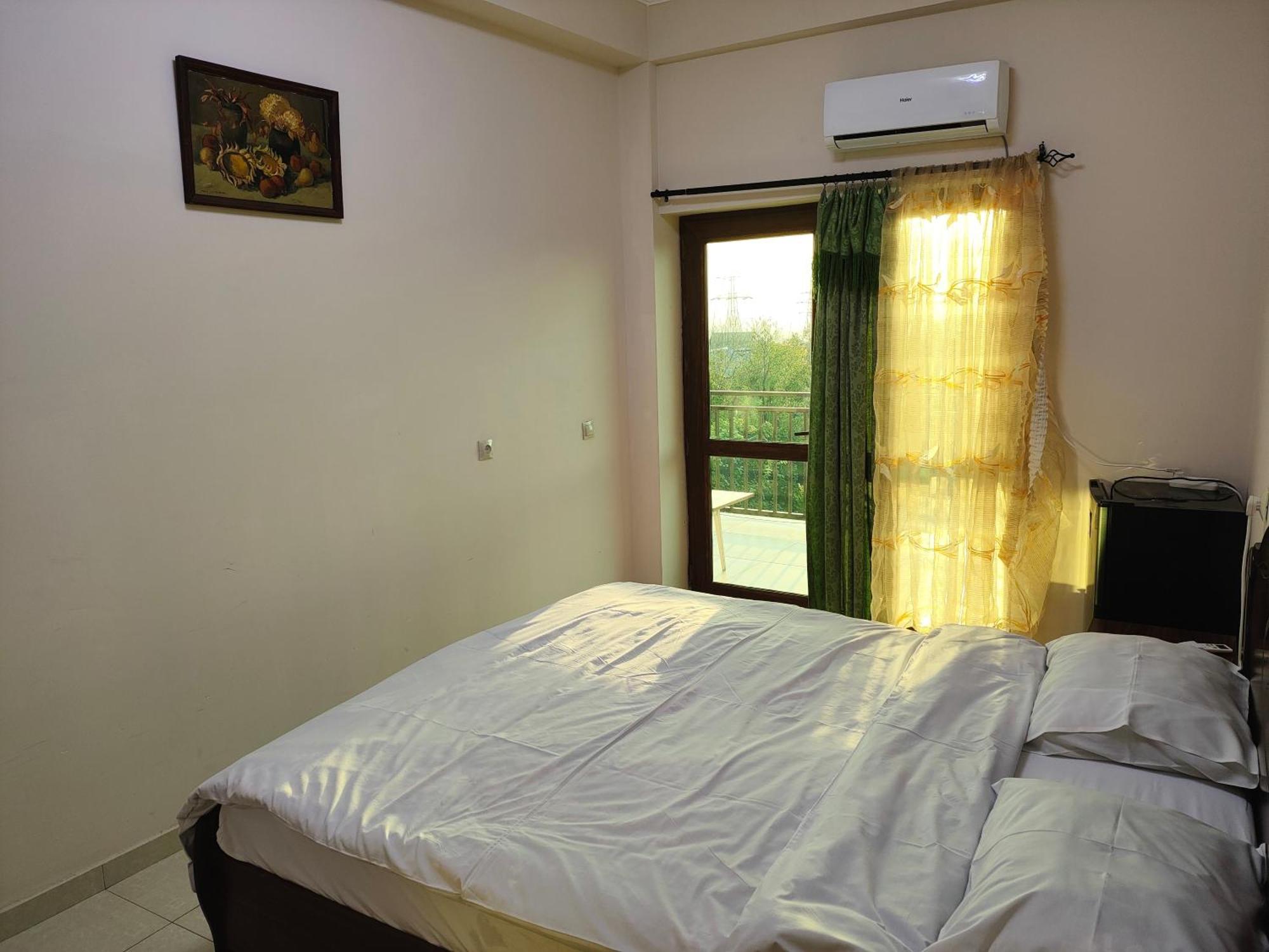 Apex Rest House Of 10 Rooms And Pool Yerevan Exterior photo