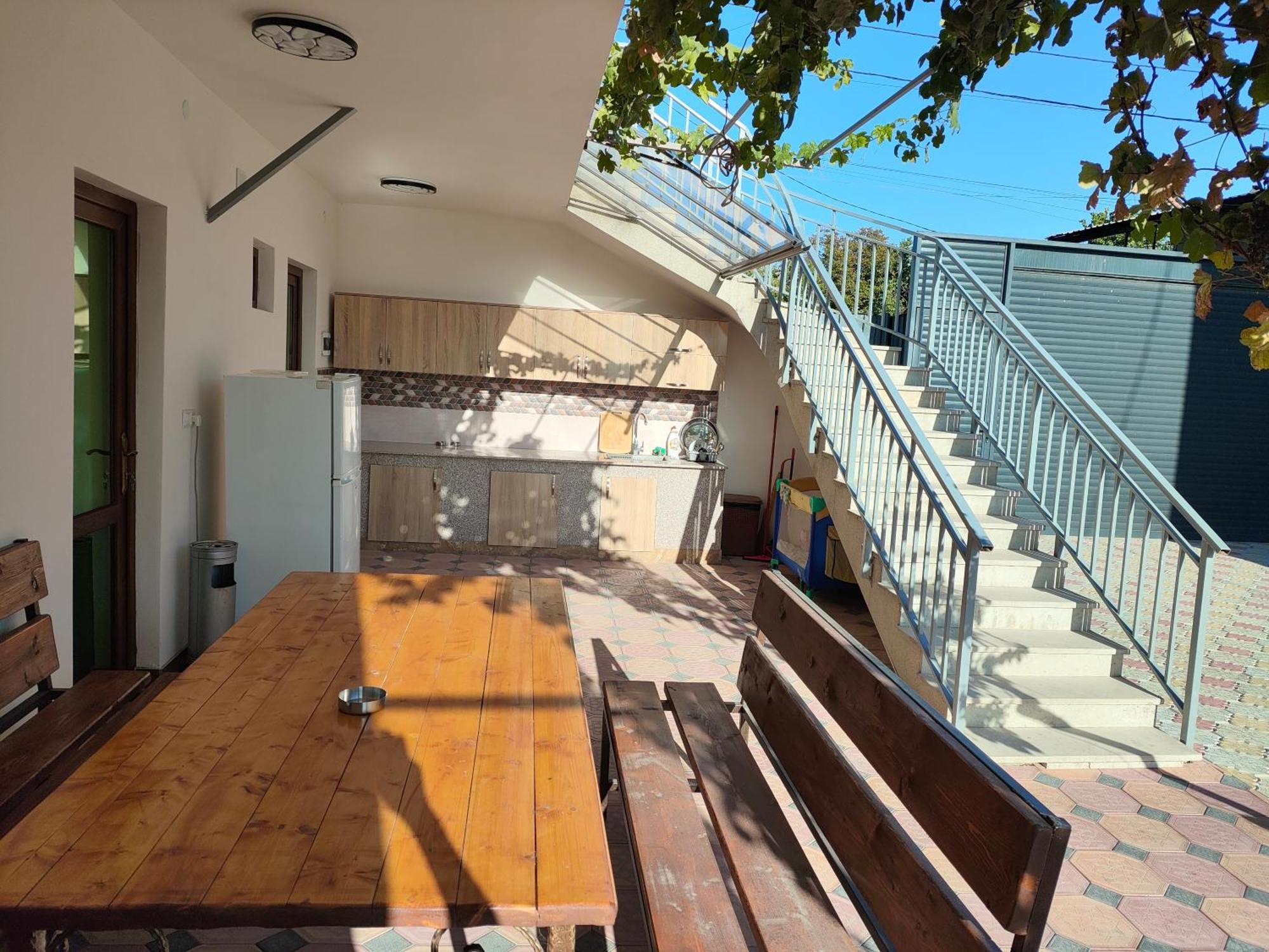 Apex Rest House Of 10 Rooms And Pool Yerevan Room photo