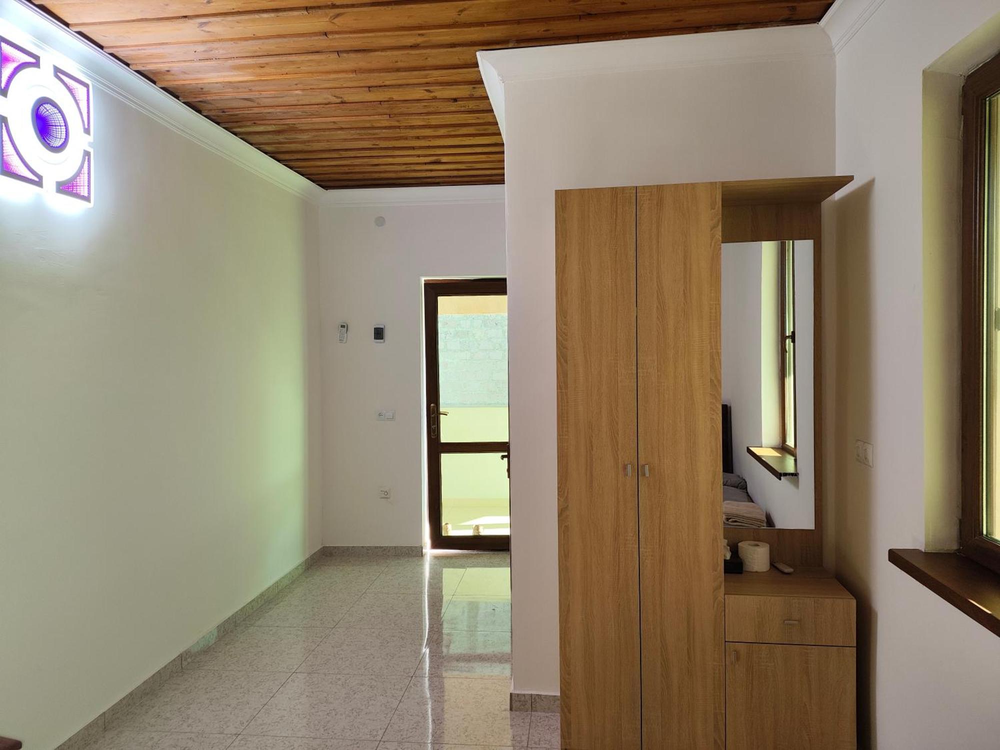 Apex Rest House Of 10 Rooms And Pool Yerevan Exterior photo