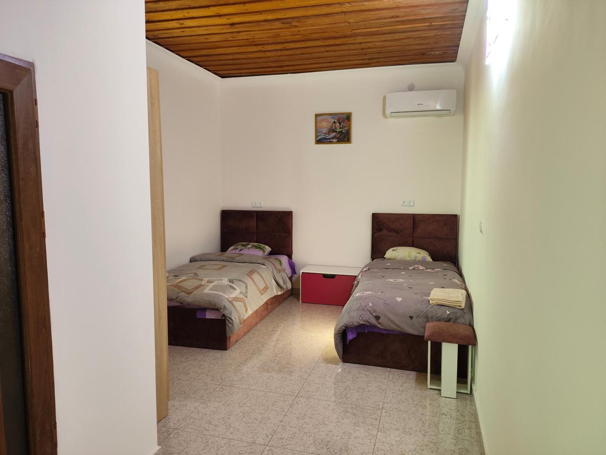 Apex Rest House Of 10 Rooms And Pool Yerevan Exterior photo