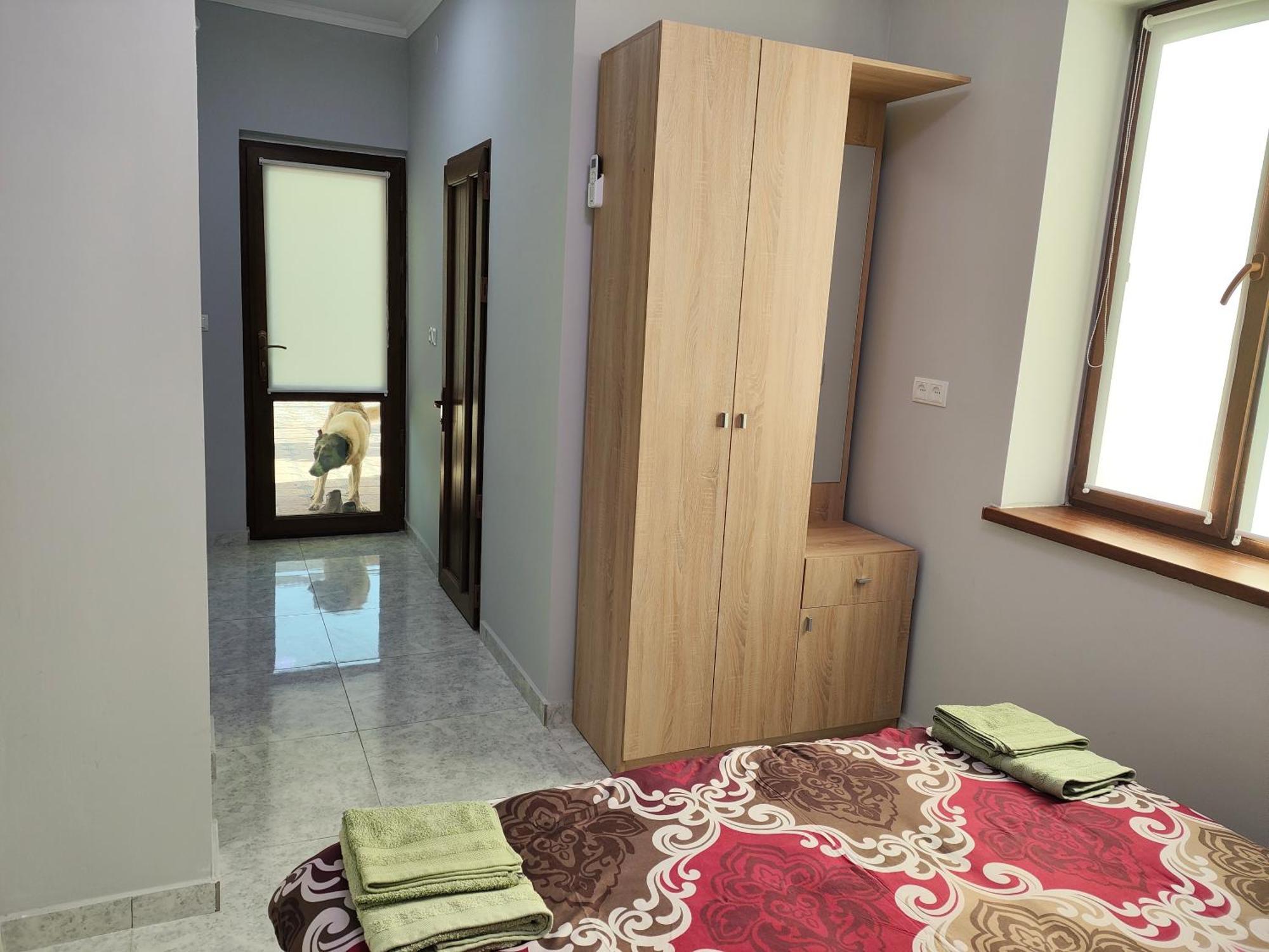 Apex Rest House Of 10 Rooms And Pool Yerevan Exterior photo
