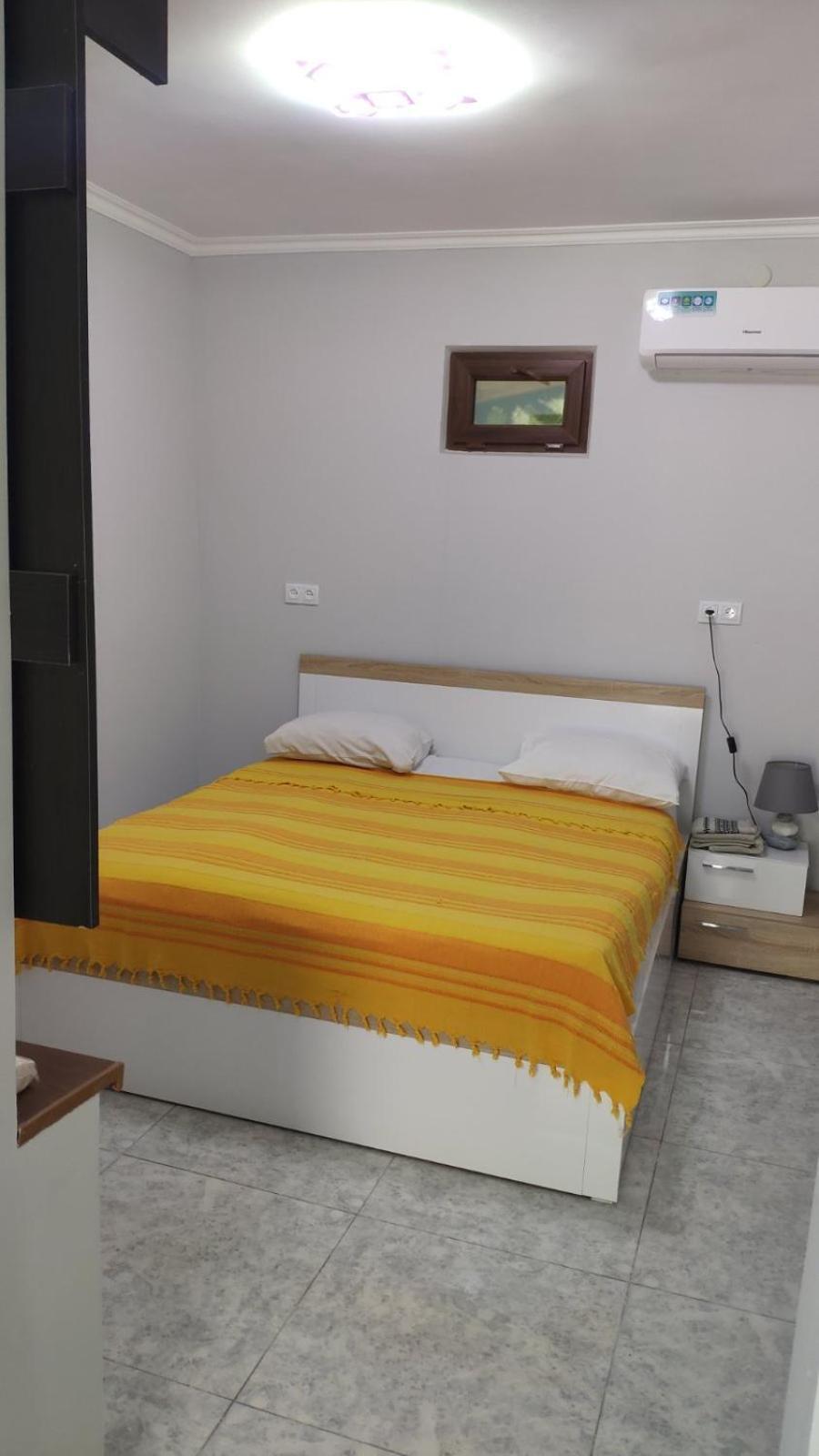 Apex Rest House Of 10 Rooms And Pool Yerevan Exterior photo